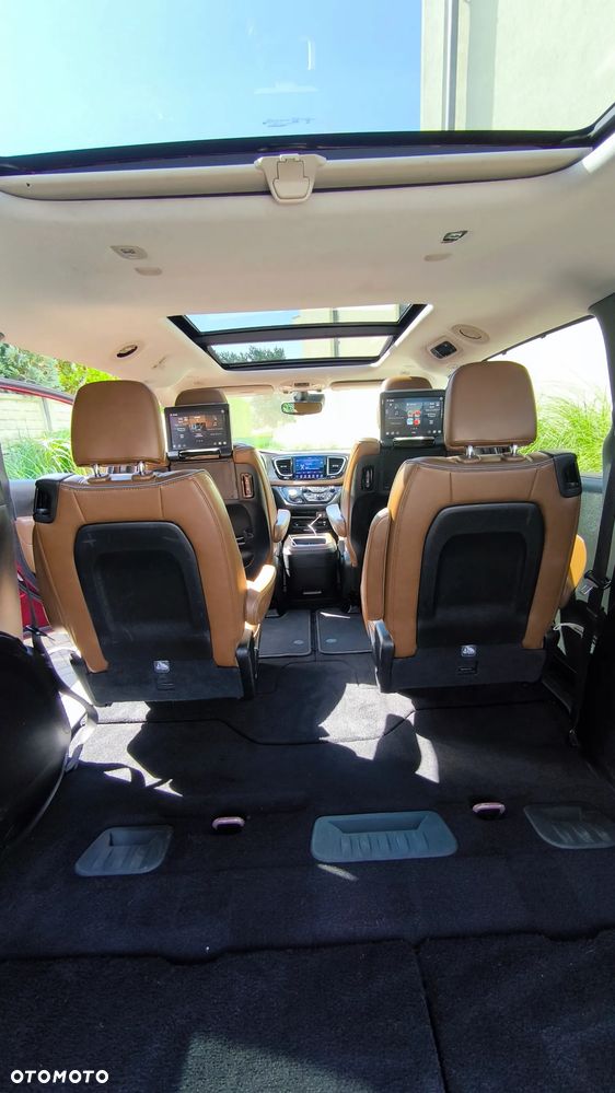 Chrysler Pacifica - 12