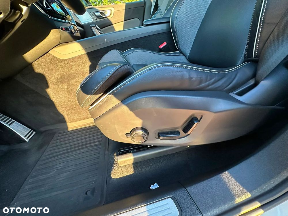 Volvo XC 60 B6 B AWD Geartronic RDesign - 28