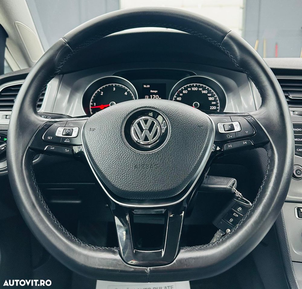 Volkswagen Golf 1.6 TDI DPF BlueMotion - 31