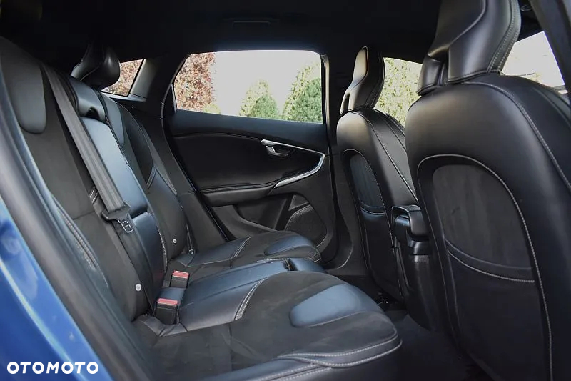 Volvo V40 D3 Drive-E R-Design Momentum - 23