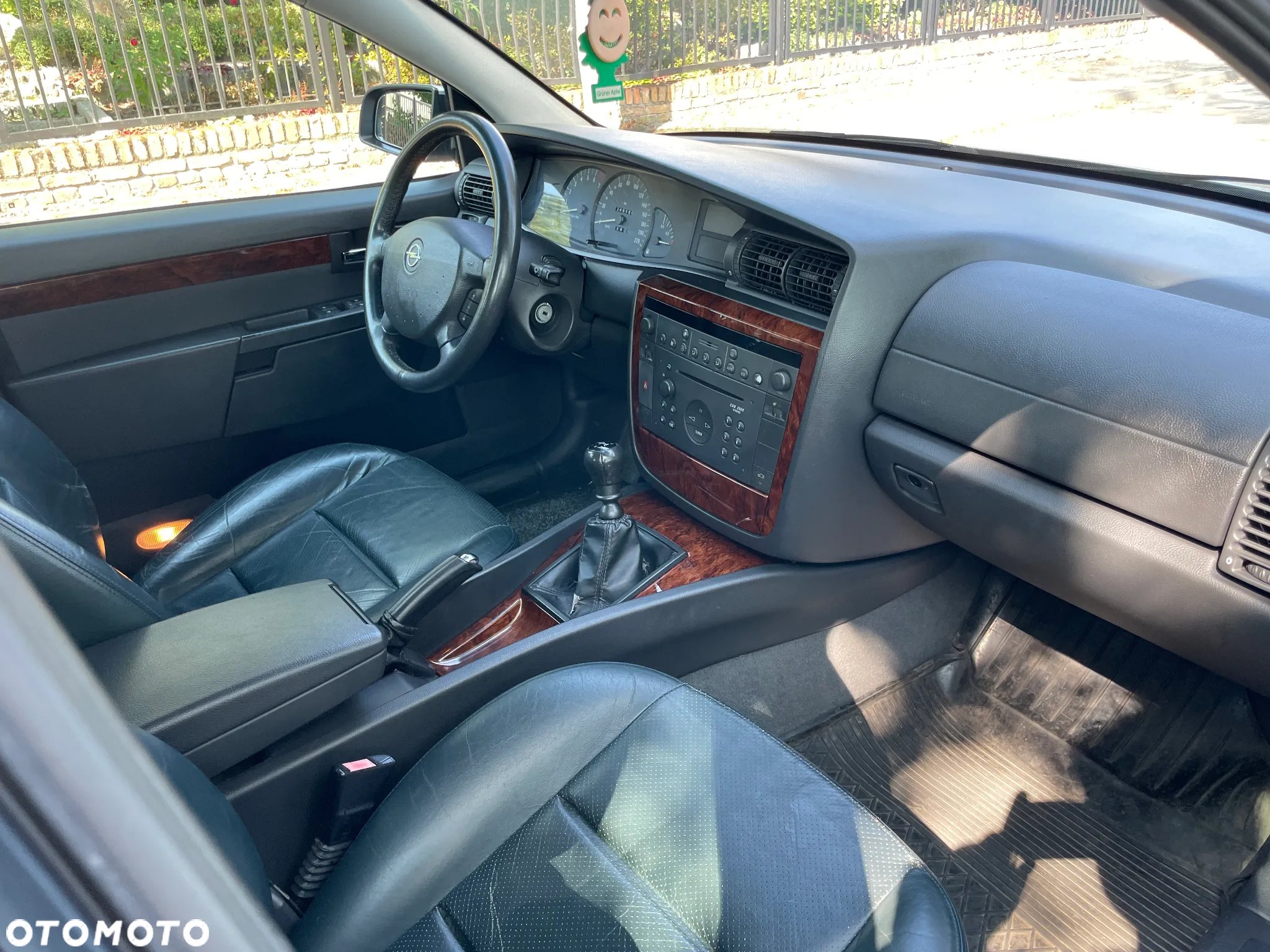 Opel Omega 2.5 Sport - 19