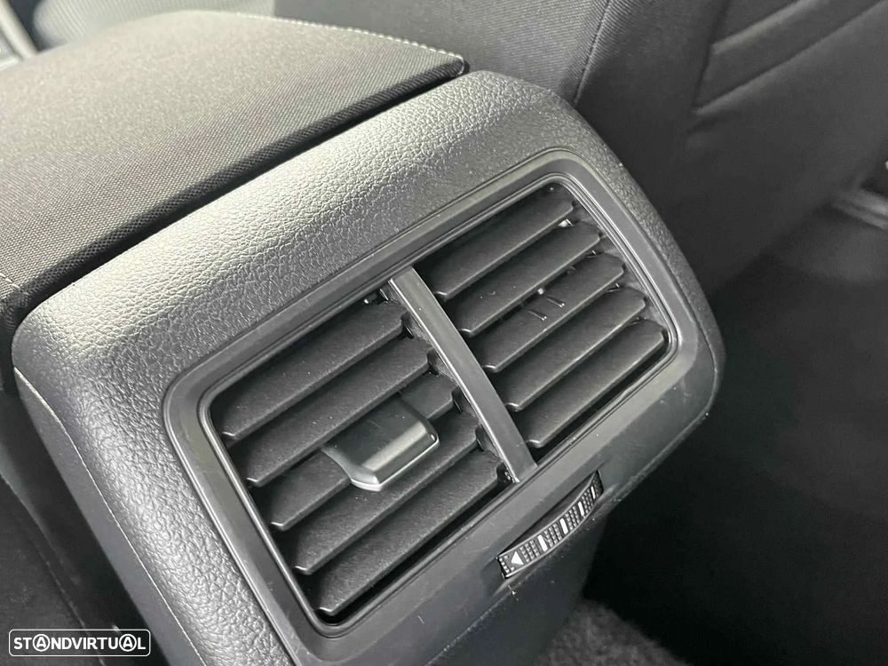 VW Golf 1.6 TDI Confortline - 37