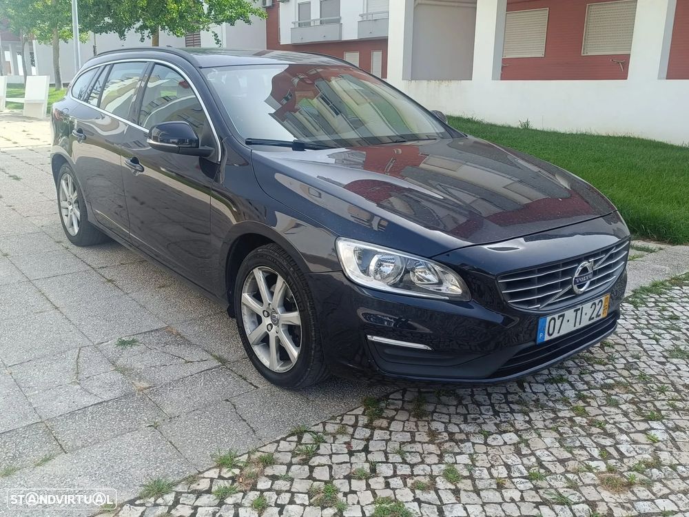 Volvo V60 2.0 D2 Momentum - 1