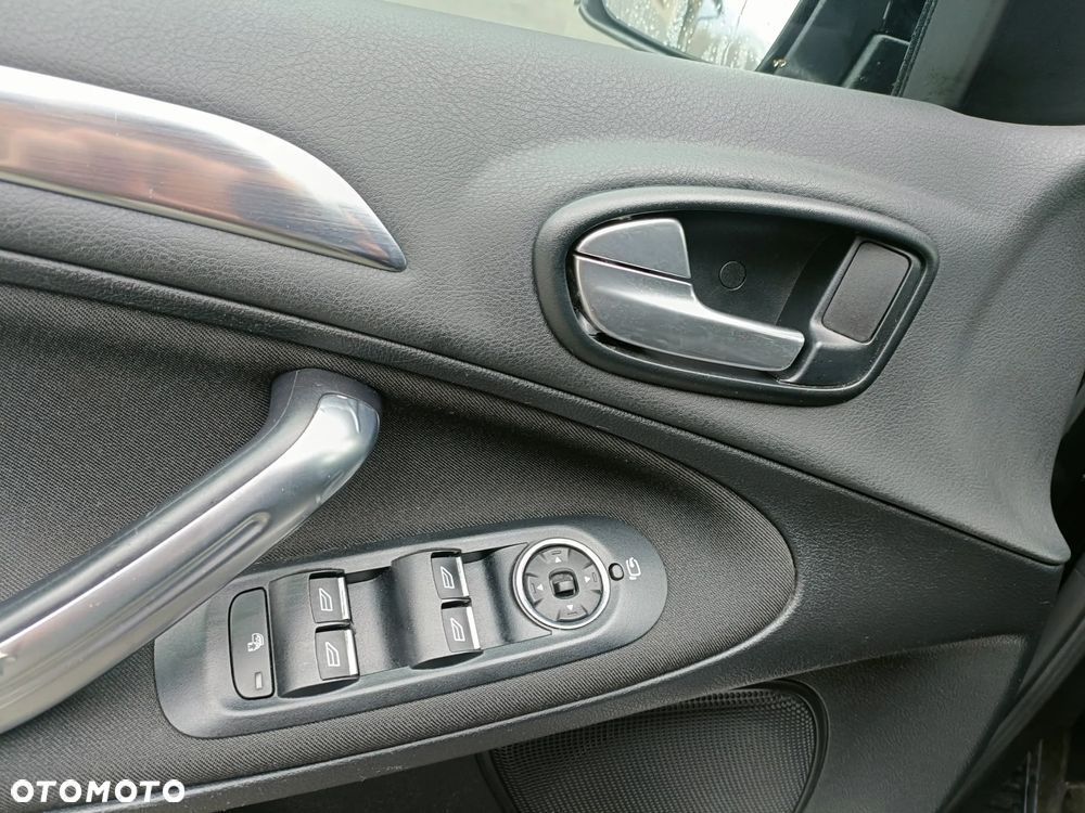 Ford S-Max - 13