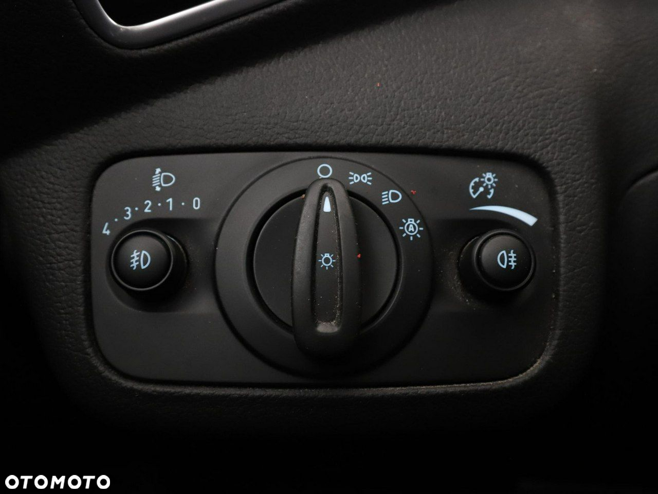 Ford Kuga 2.0 TDCi 2x4 Titanium - 30