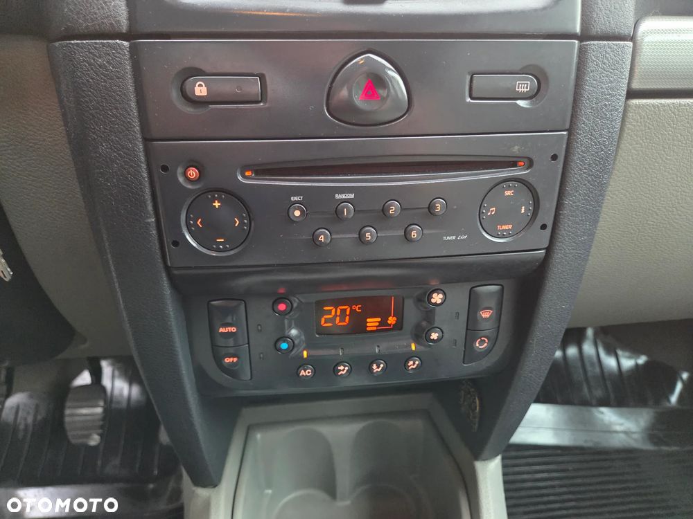 Renault Clio 1.4 16V Privilege - 16