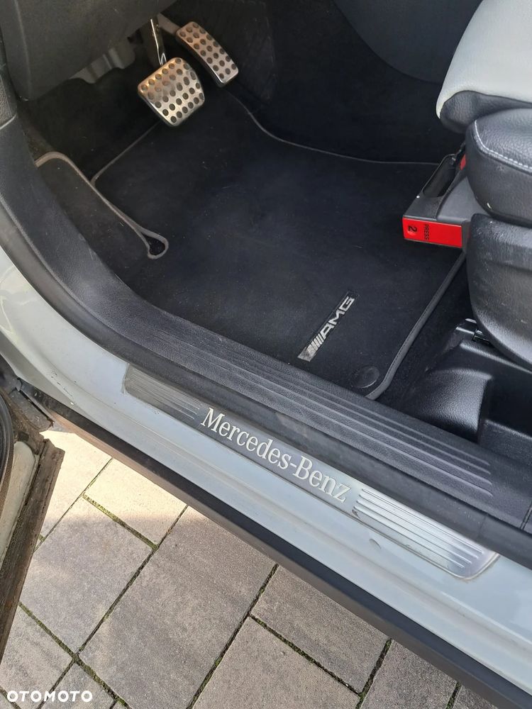 Mercedes-Benz GLB 200 AMG Line 7G-DCT - 14