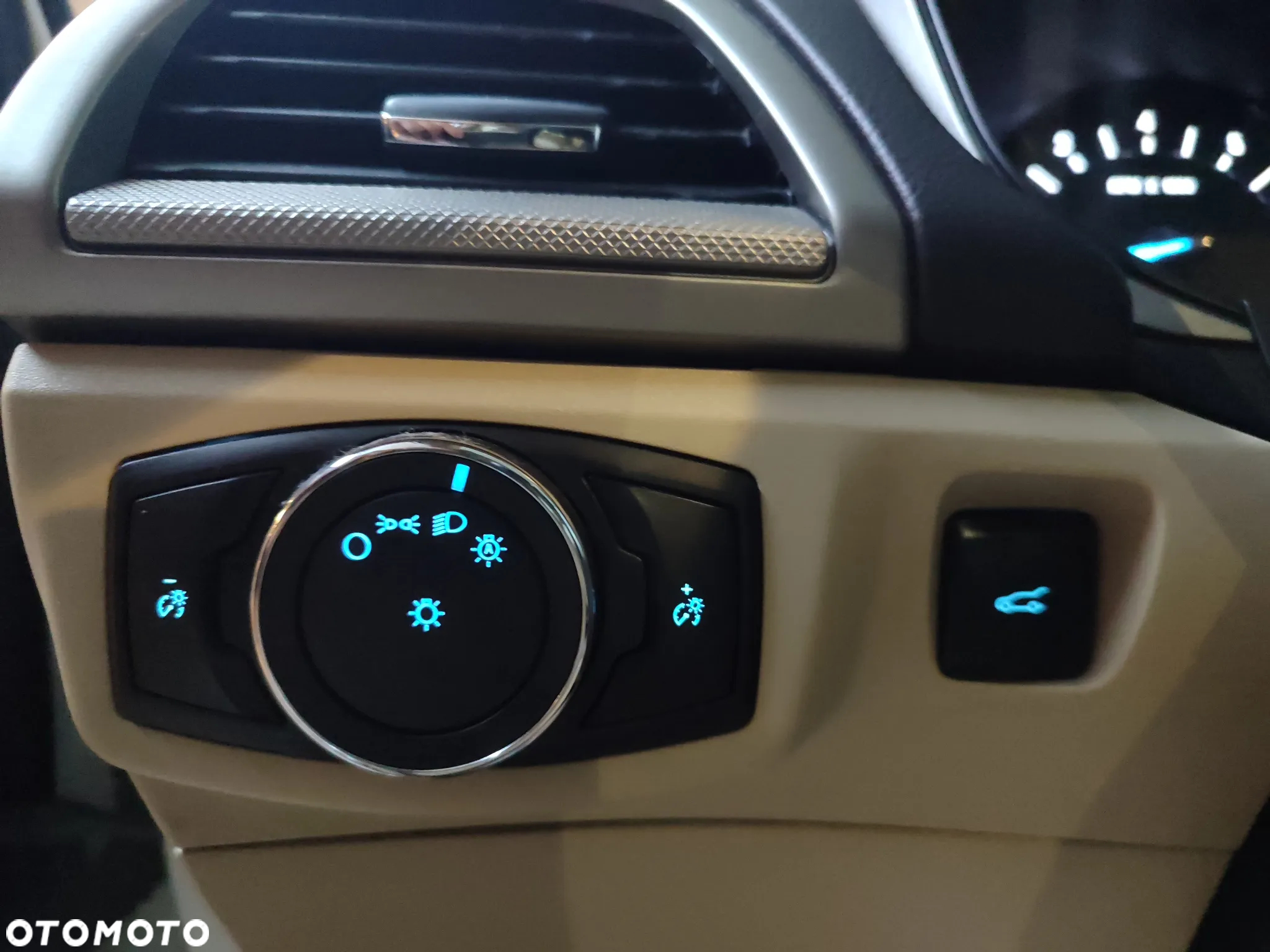 Ford Fusion - 35