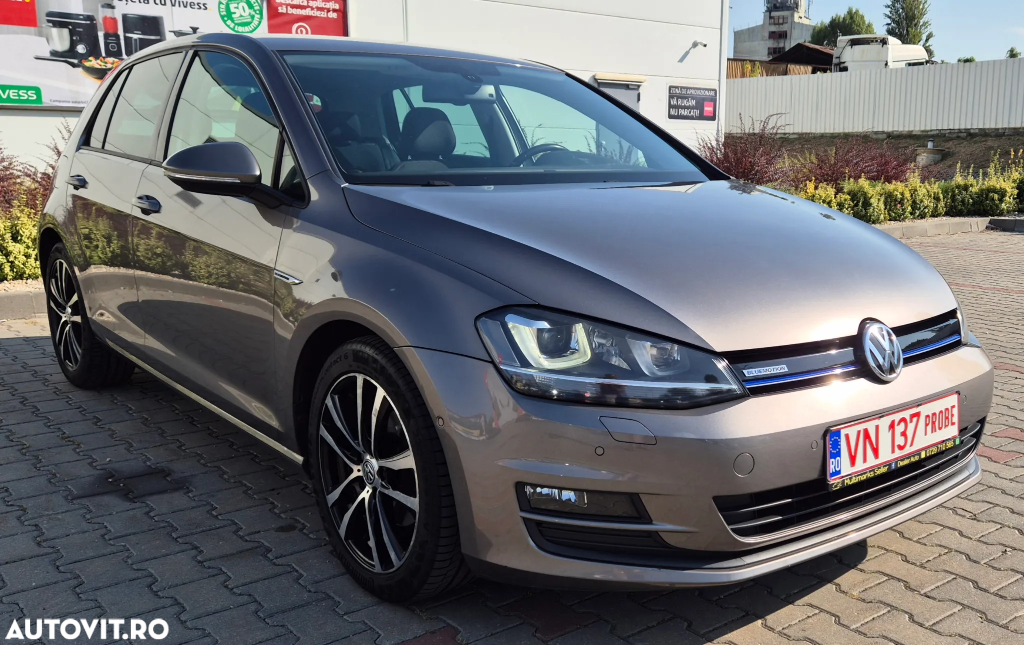 Volkswagen Golf - 2