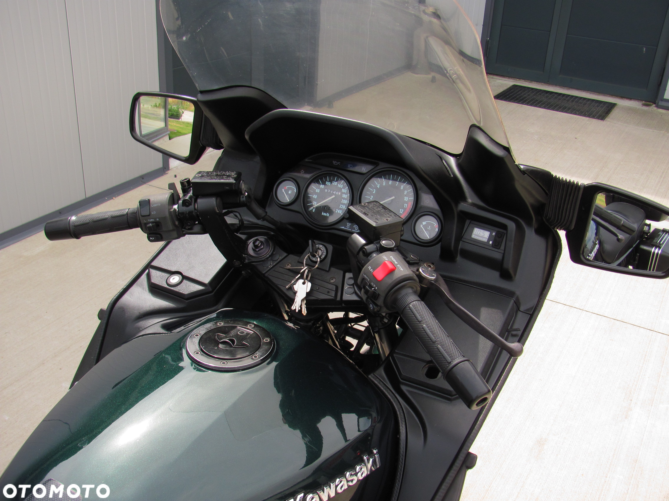 Kawasaki 1000 GTR - 8