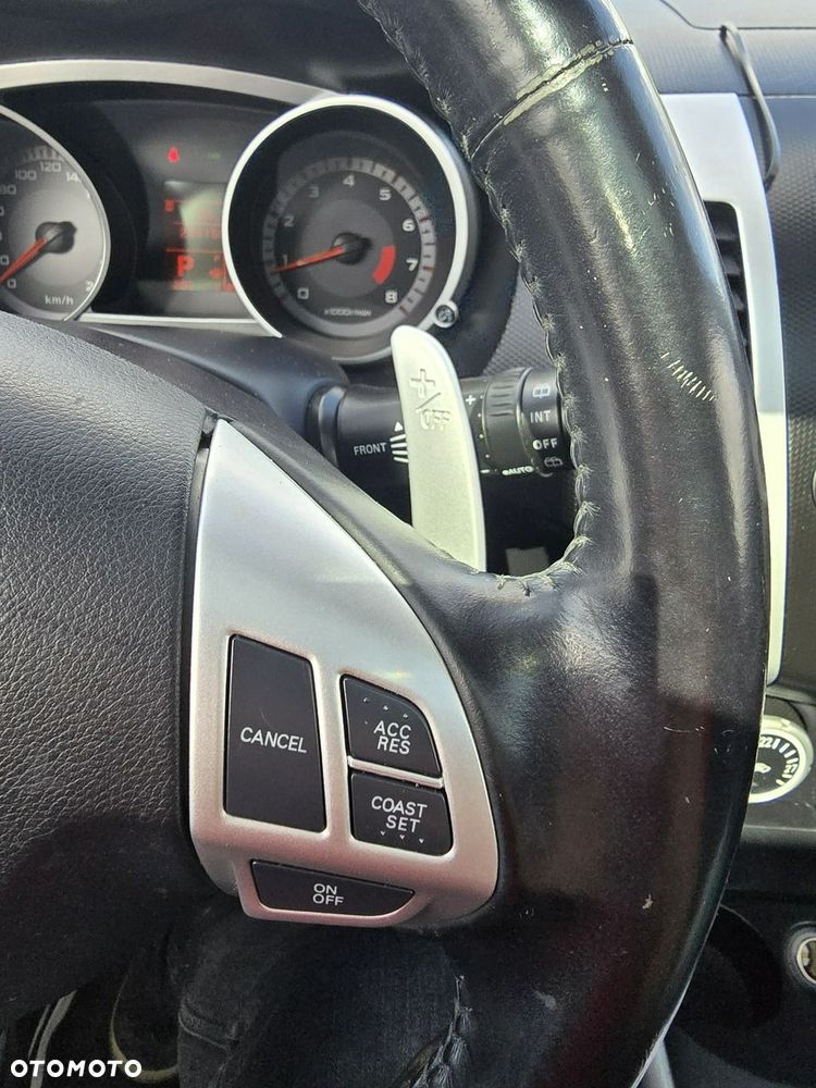 Mitsubishi Outlander - 30