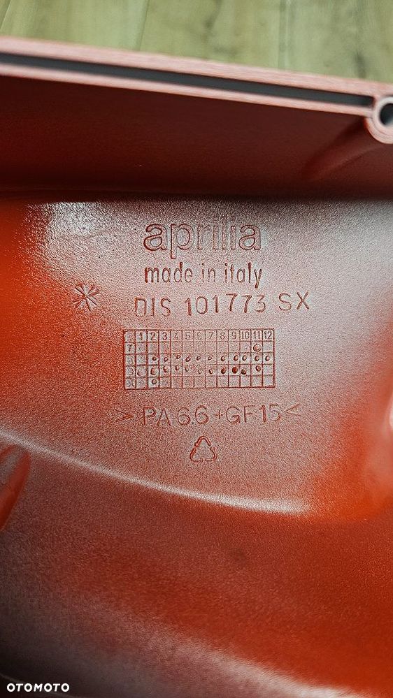 Wlot owiewka Aprilia RSV 1000   AP8148912 - 8