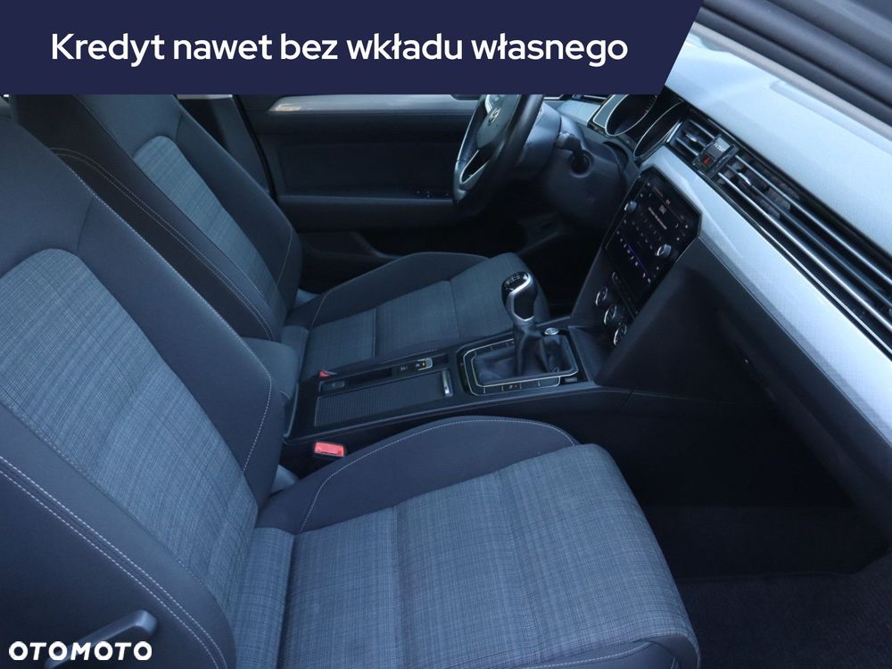Volkswagen Passat - 11
