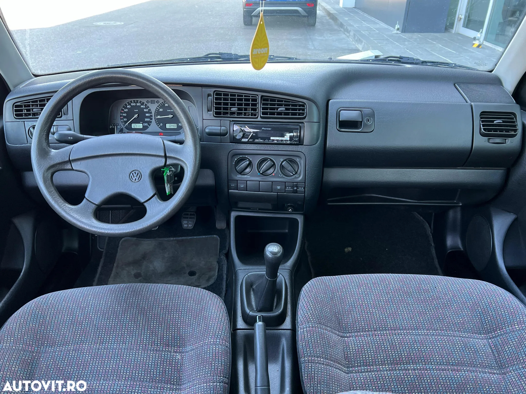 Volkswagen Golf - 10