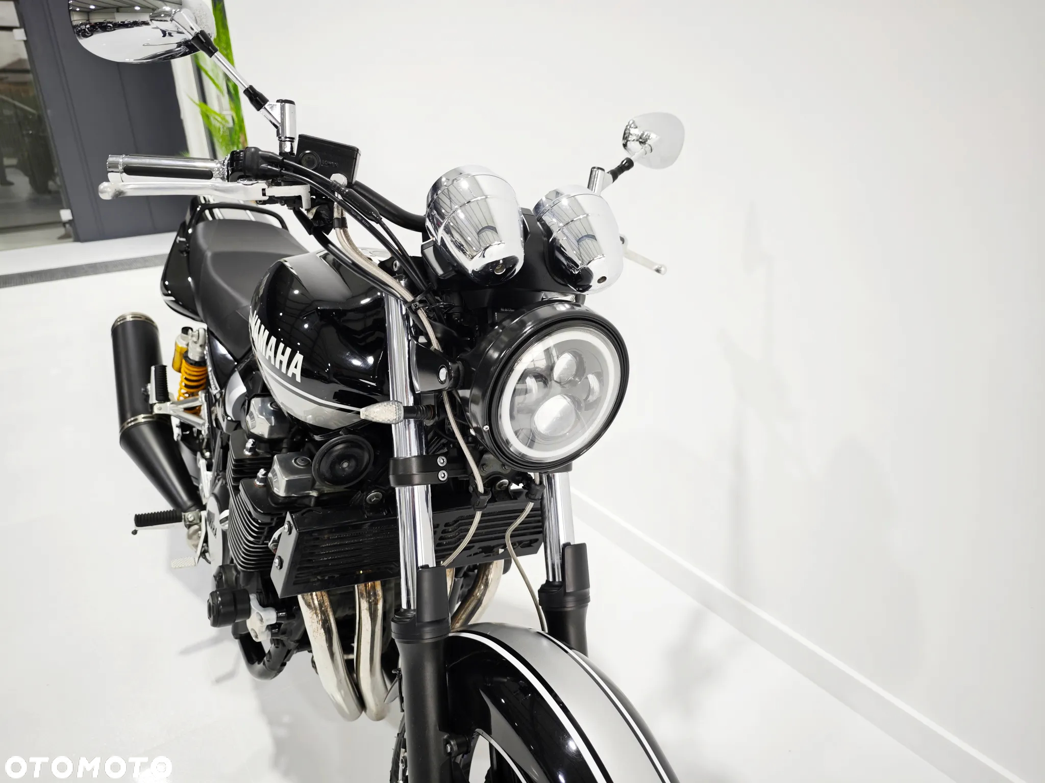Yamaha XJR - 9