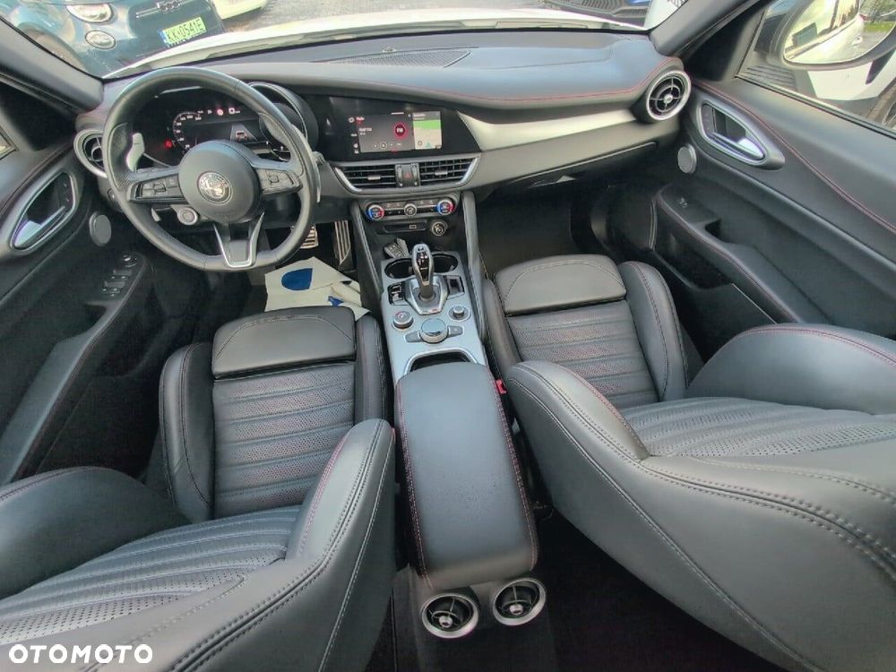 Alfa Romeo Giulia 2.0 Turbo 16V AT8-Q4 Ti - 8