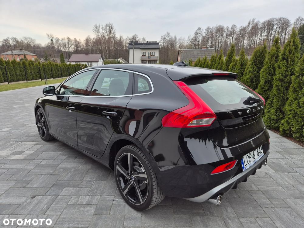 Volvo V40 T3 R Design - 12