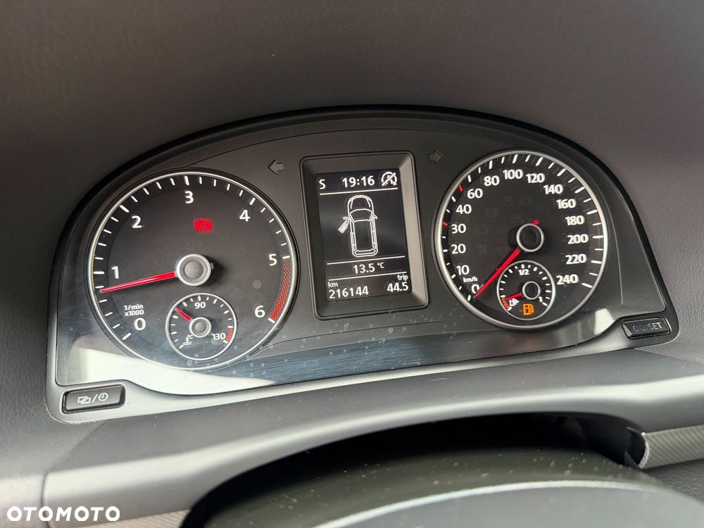 Volkswagen Touran 2.0 TDI DPF BlueMotion Technology MATCH - 6