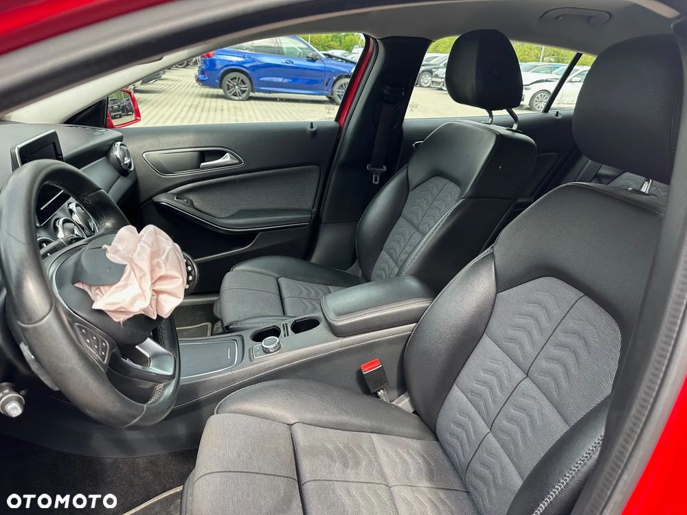 Mercedes-Benz GLA - 13