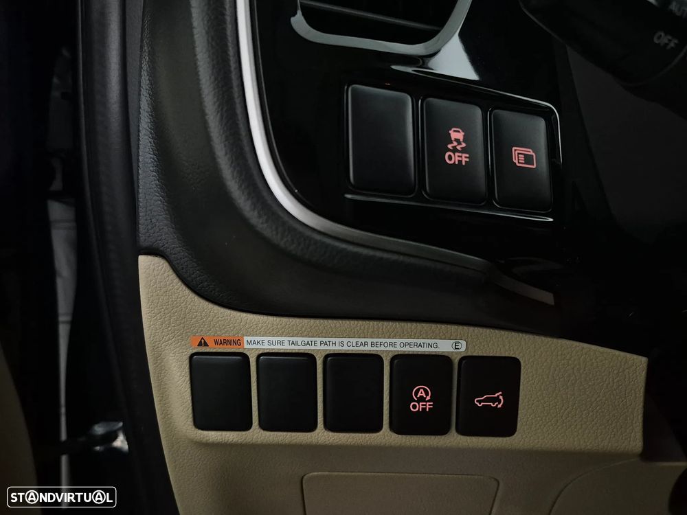 Mitsubishi Outlander 2.2 DI-D Instyle Navi - 19