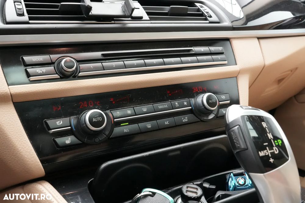 BMW Seria 5 520d xDrive - 24