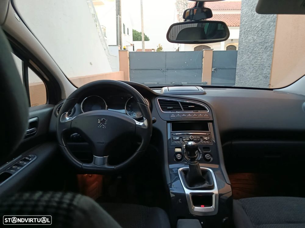 Peugeot 5008 1.6 HDi 7L Allure J17 - 11