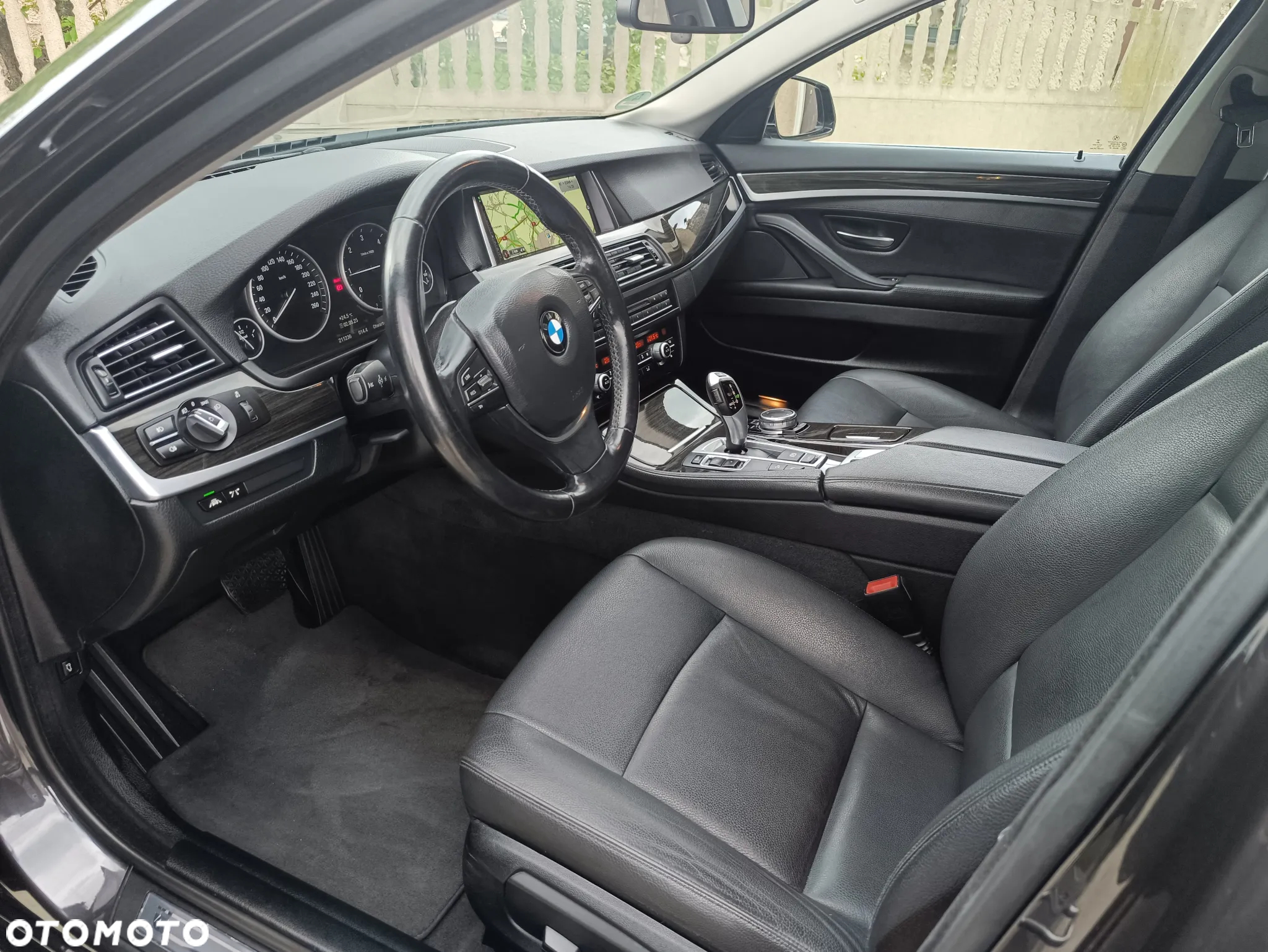 BMW Seria 5 520d xDrive Touring - 9