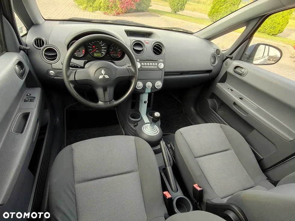 Mitsubishi Colt - 8