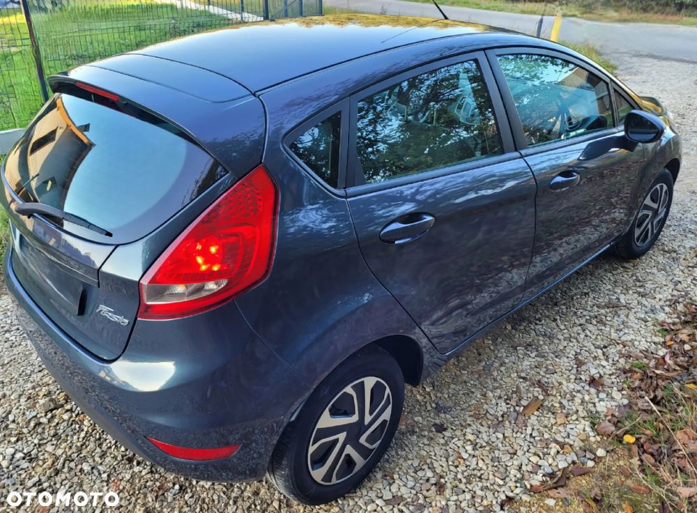 Ford Fiesta 2011 photo 4