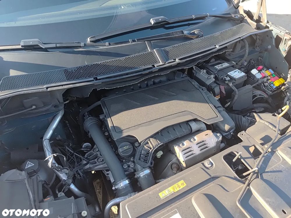 Peugeot 5008 1.2 PureTech Active S&S EAT8 - 2