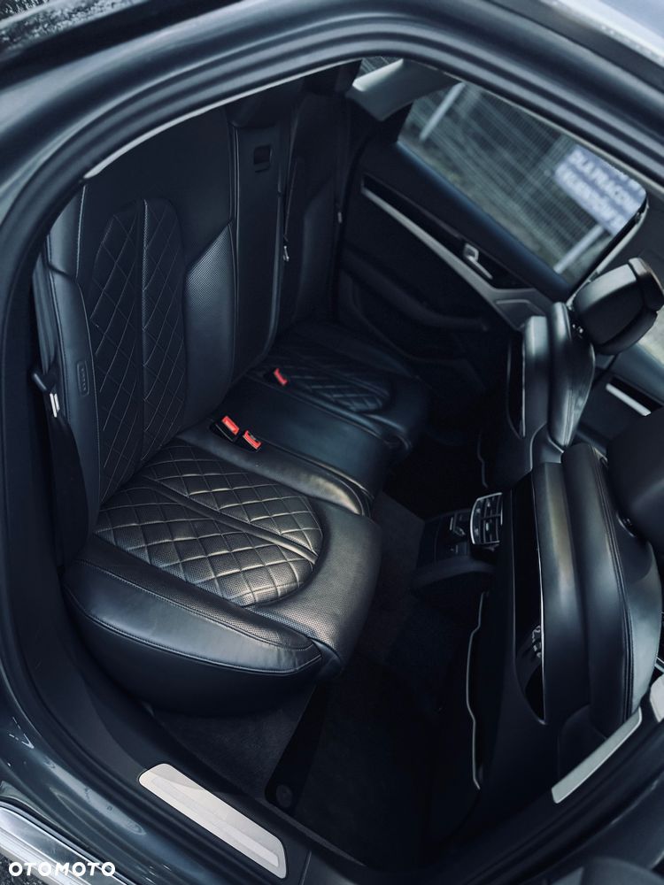 Audi A8 4.2 TDI DPF (clean diesel) quattro tiptronic - 16