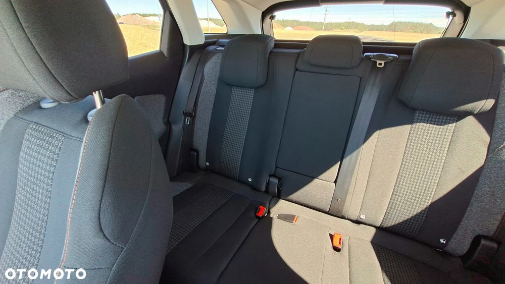 Peugeot 3008 1.6 BlueHDi Active S&S EAT6 - 23