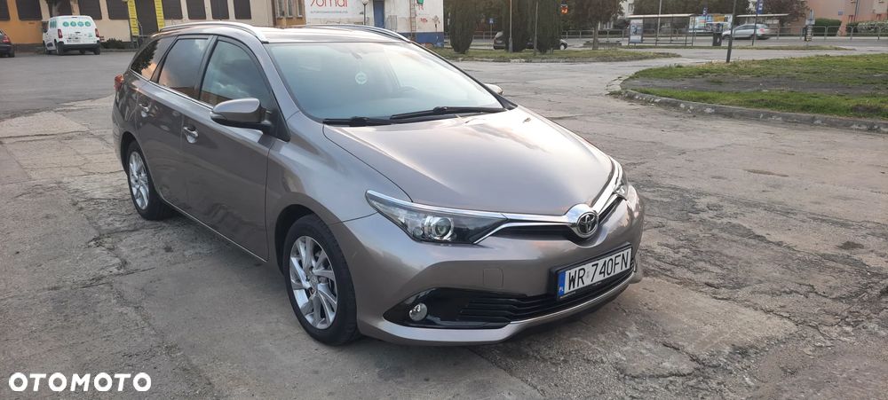 Toyota Auris 1.6 D-4D Prestige - 2