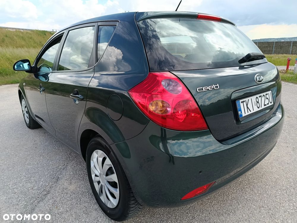 Kia Ceed - 12