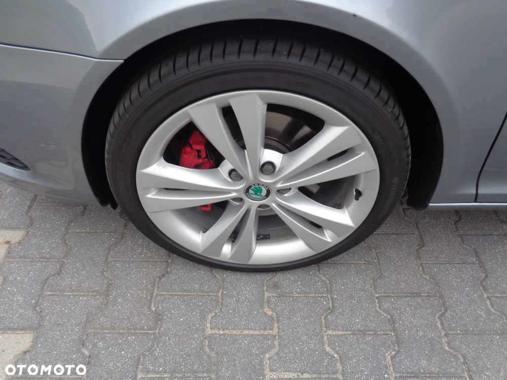 Skoda Octavia 2.0 TDI CR DPF RS - 17