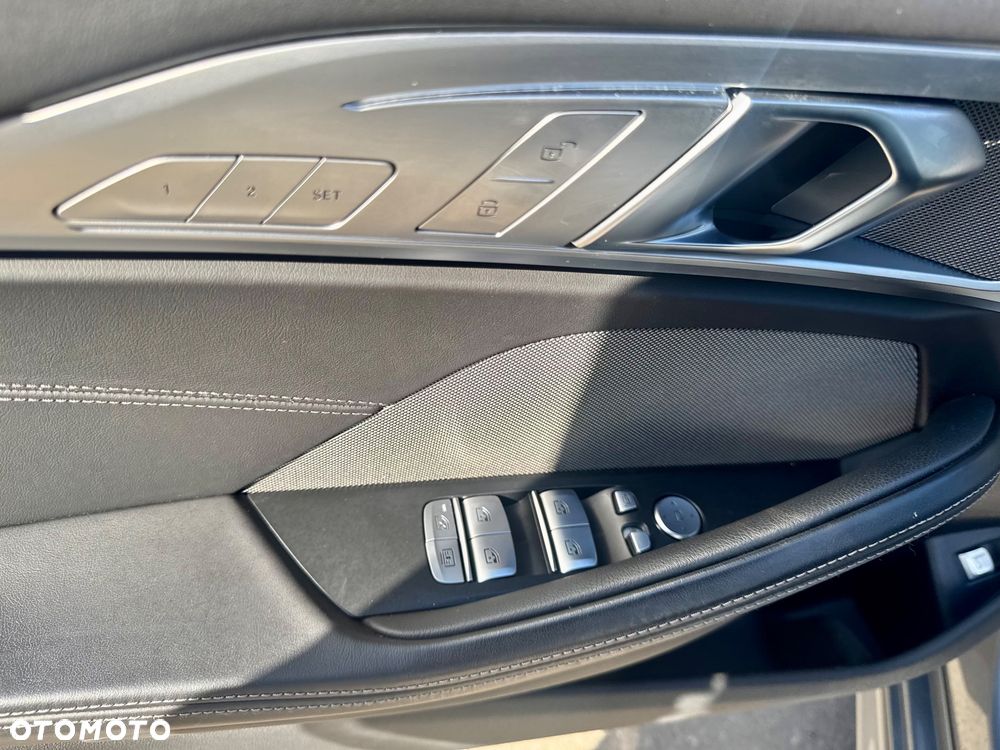 BMW Seria 8 - 24