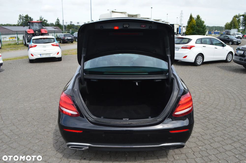 Mercedes-Benz Klasa E 220 d 9G-TRONIC - 12