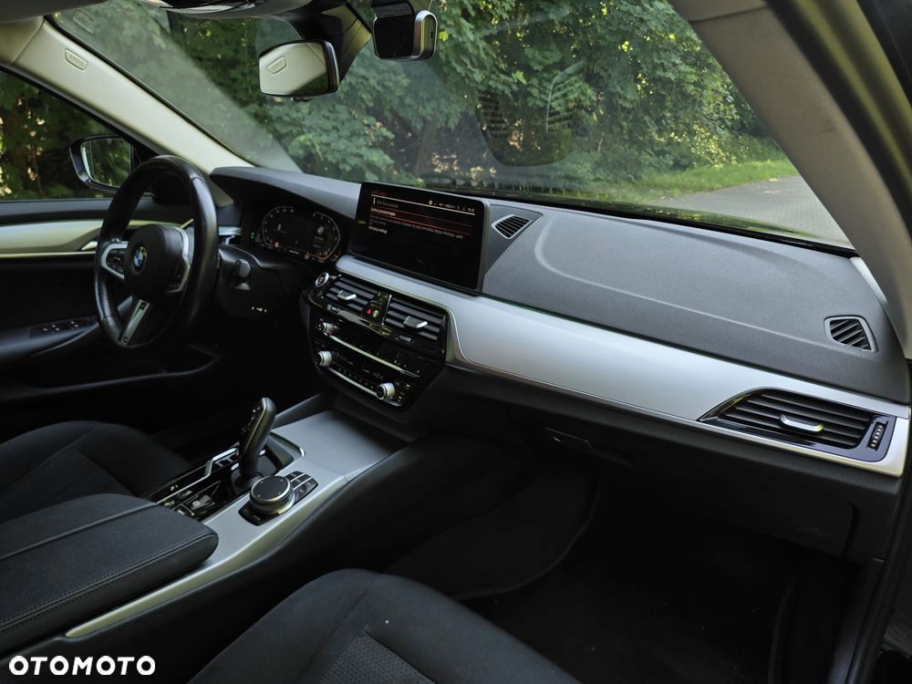 BMW Seria 5 540d xDrive mHEV - 6