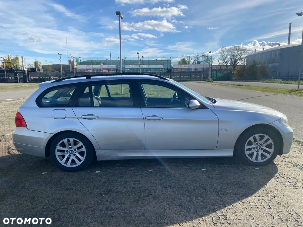 BMW Seria 3 318i Touring - 7
