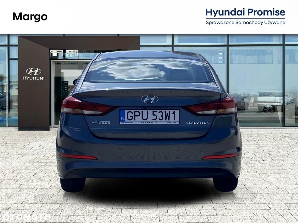 Hyundai Elantra 1.6 Comfort - 13