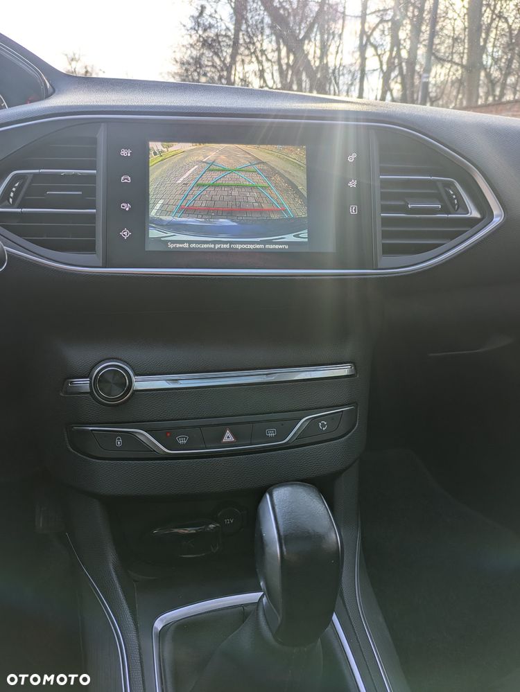 Peugeot 308 BlueHDi FAP 150 Stop&Start Automatik Allure - 21