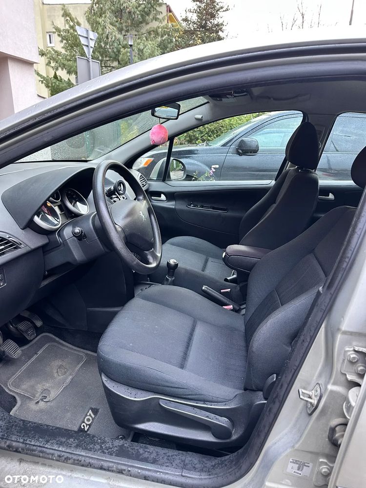 Peugeot 207 1.4 HDi Presence - 5