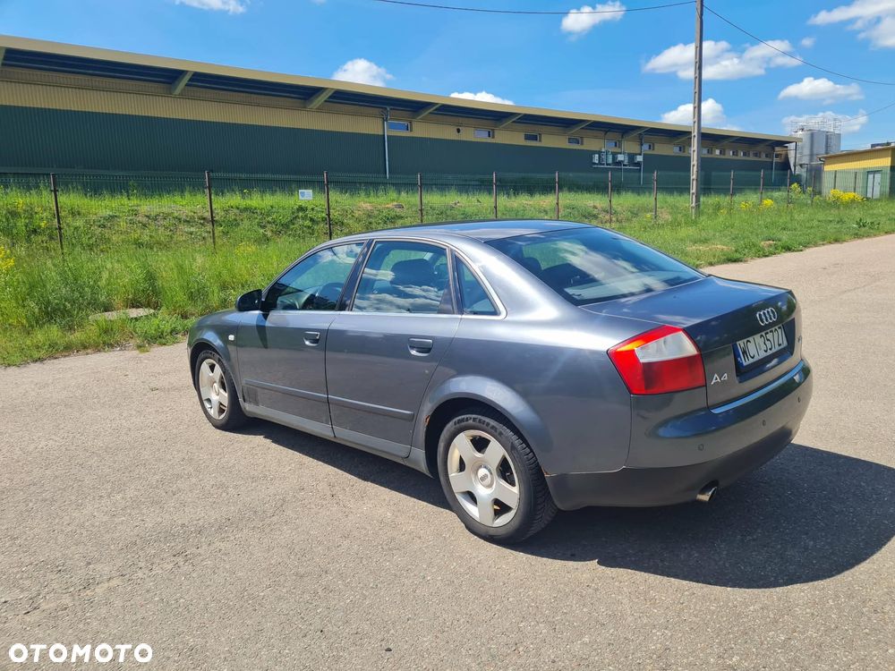 Audi A4 Limousine - 4