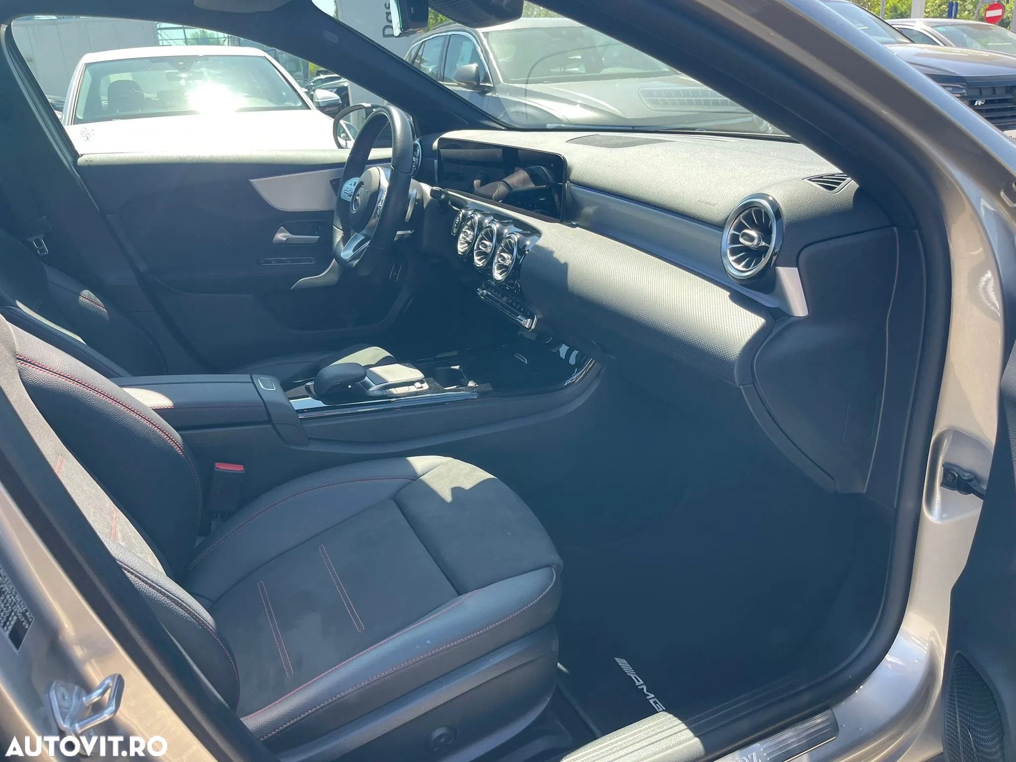 Mercedes-Benz A 250 e 8G-DCT AMG Line - 17
