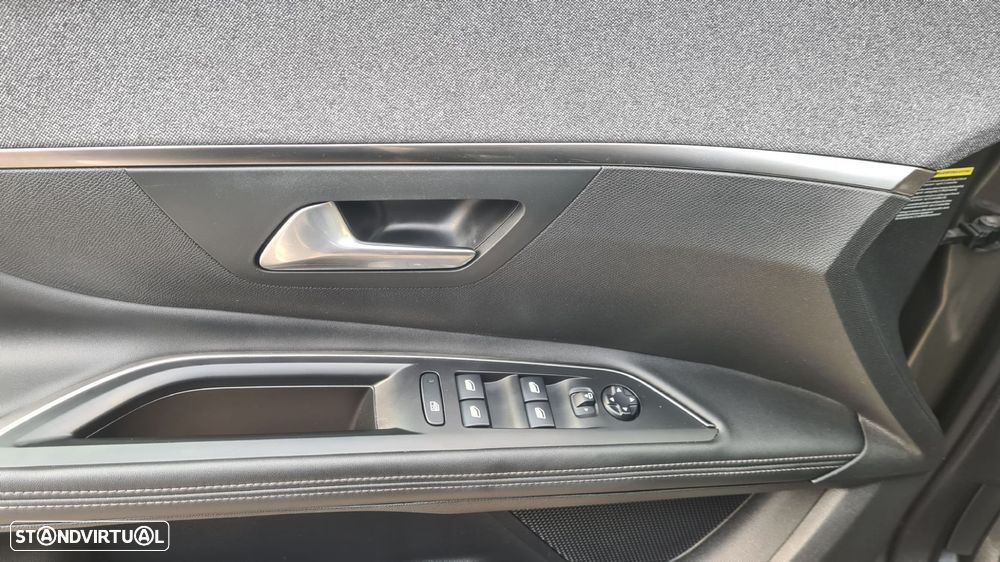 Peugeot 5008 1.5 BlueHDi Allure EAT8 - 8