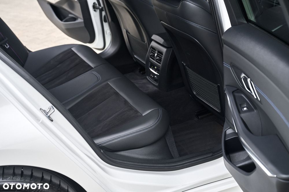 BMW Seria 3 320d xDrive M Sport - 6
