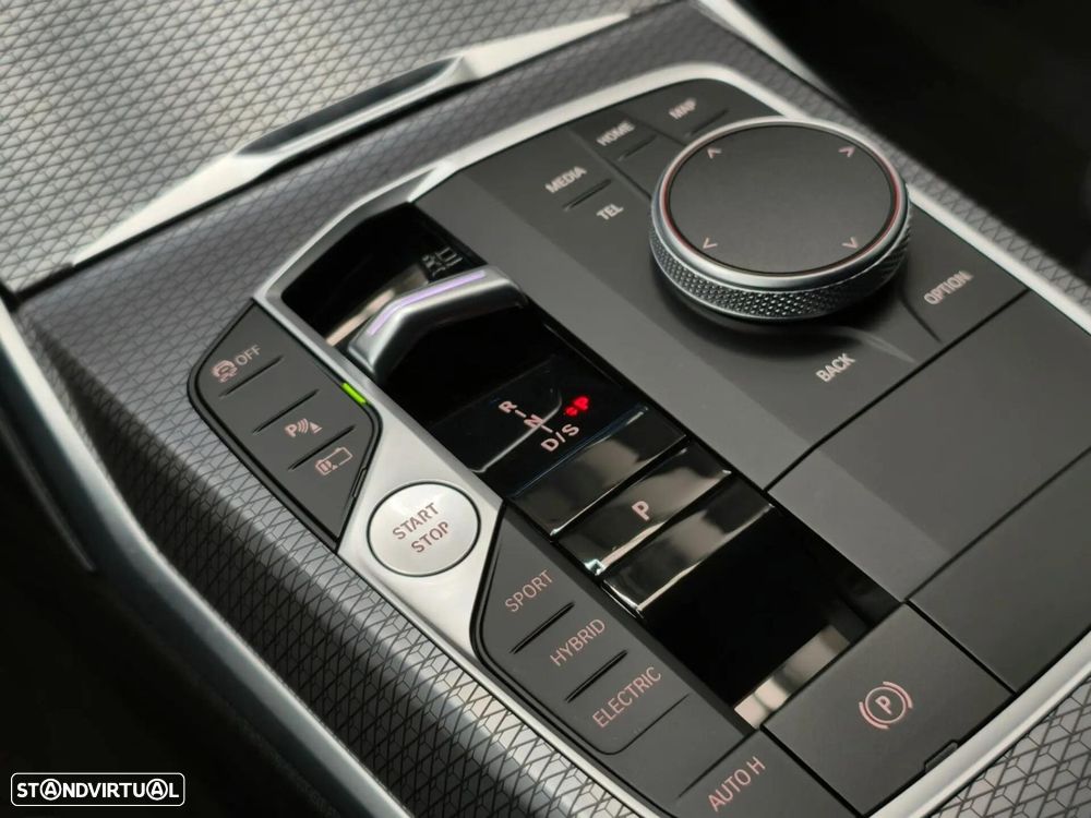 BMW 330 e Pack Desportivo M Pro Auto - 36