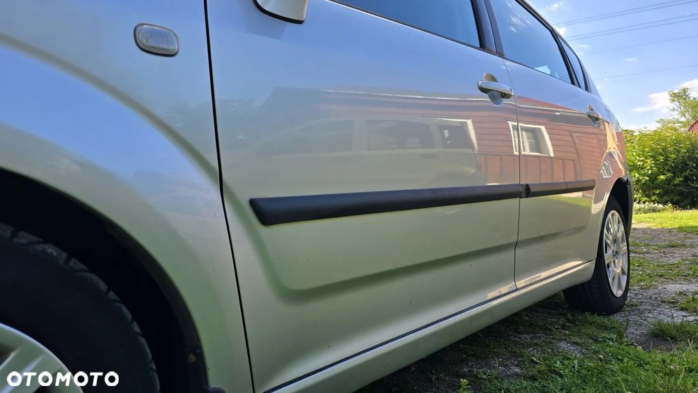 Toyota Corolla Verso 2.2 D-4D - 5
