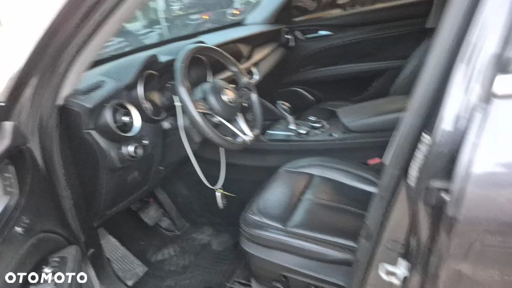 Alfa Romeo Stelvio 2.0 Turbo 16V AT8-Q4 Sprint - 15