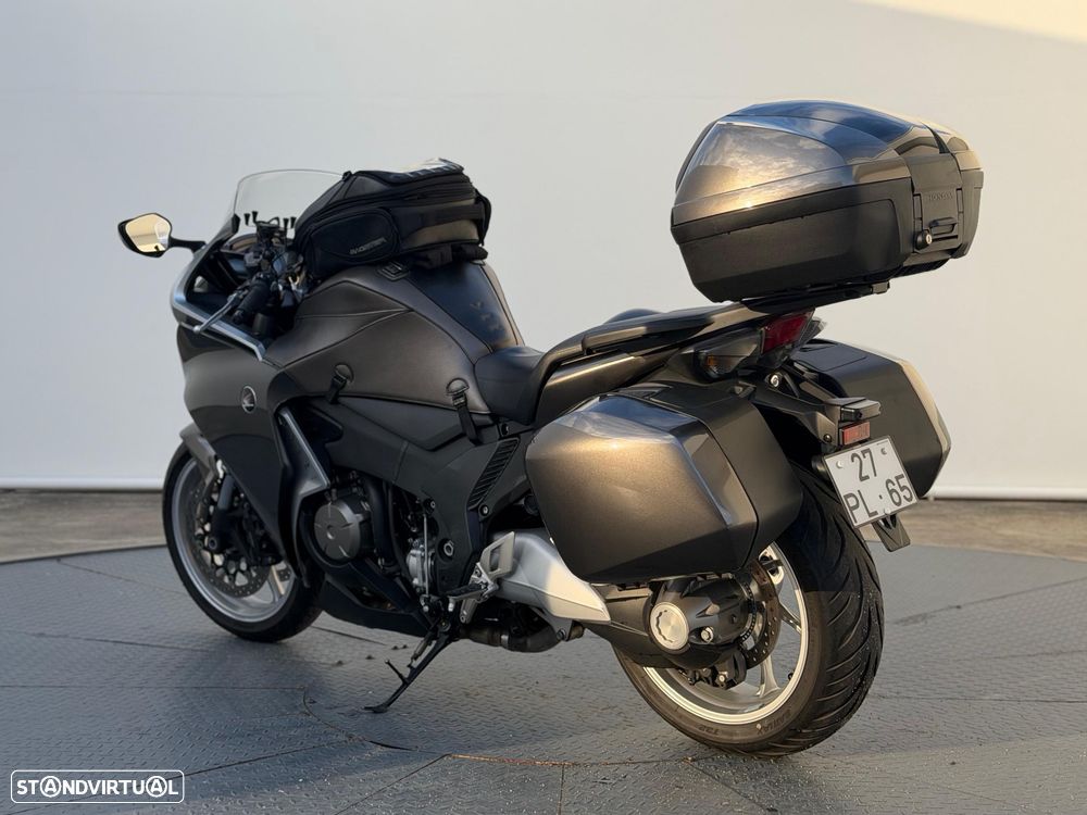 Honda VFR 1200 F - 3